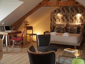 阁楼2014在线观看,穿越时空的惊悚之旅